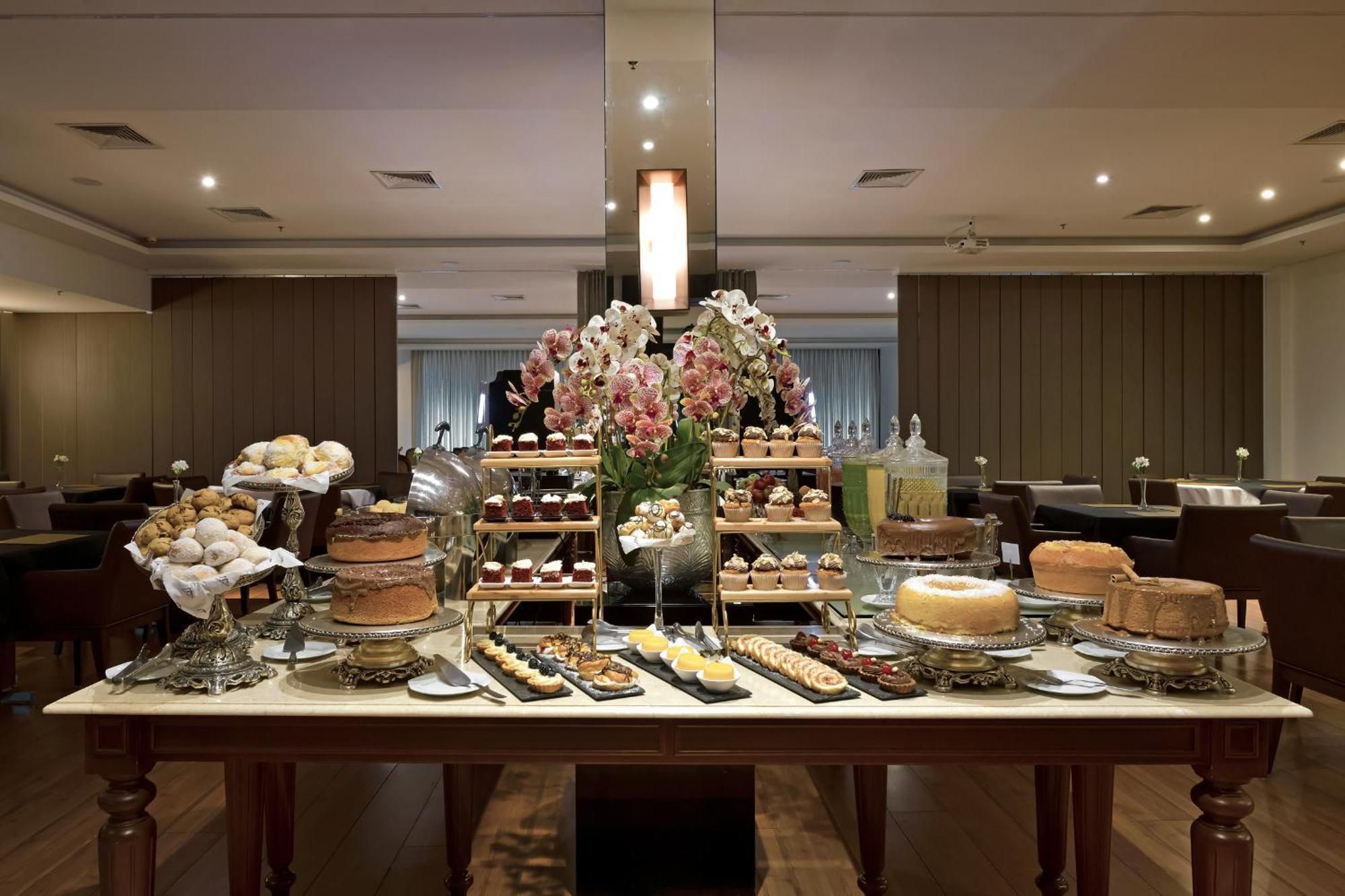 Hotel Mont Blanc Premium Ribeirão Preto Exterior foto A dessert buffet