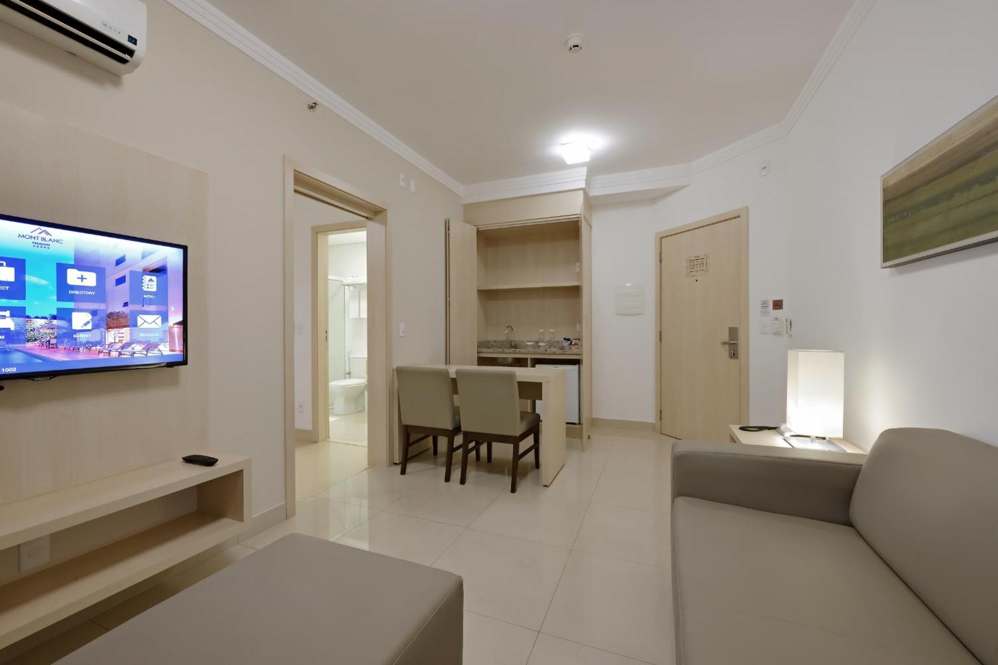 Hotel Mont Blanc Premium Ribeirão Preto Habitación foto A typical apartment