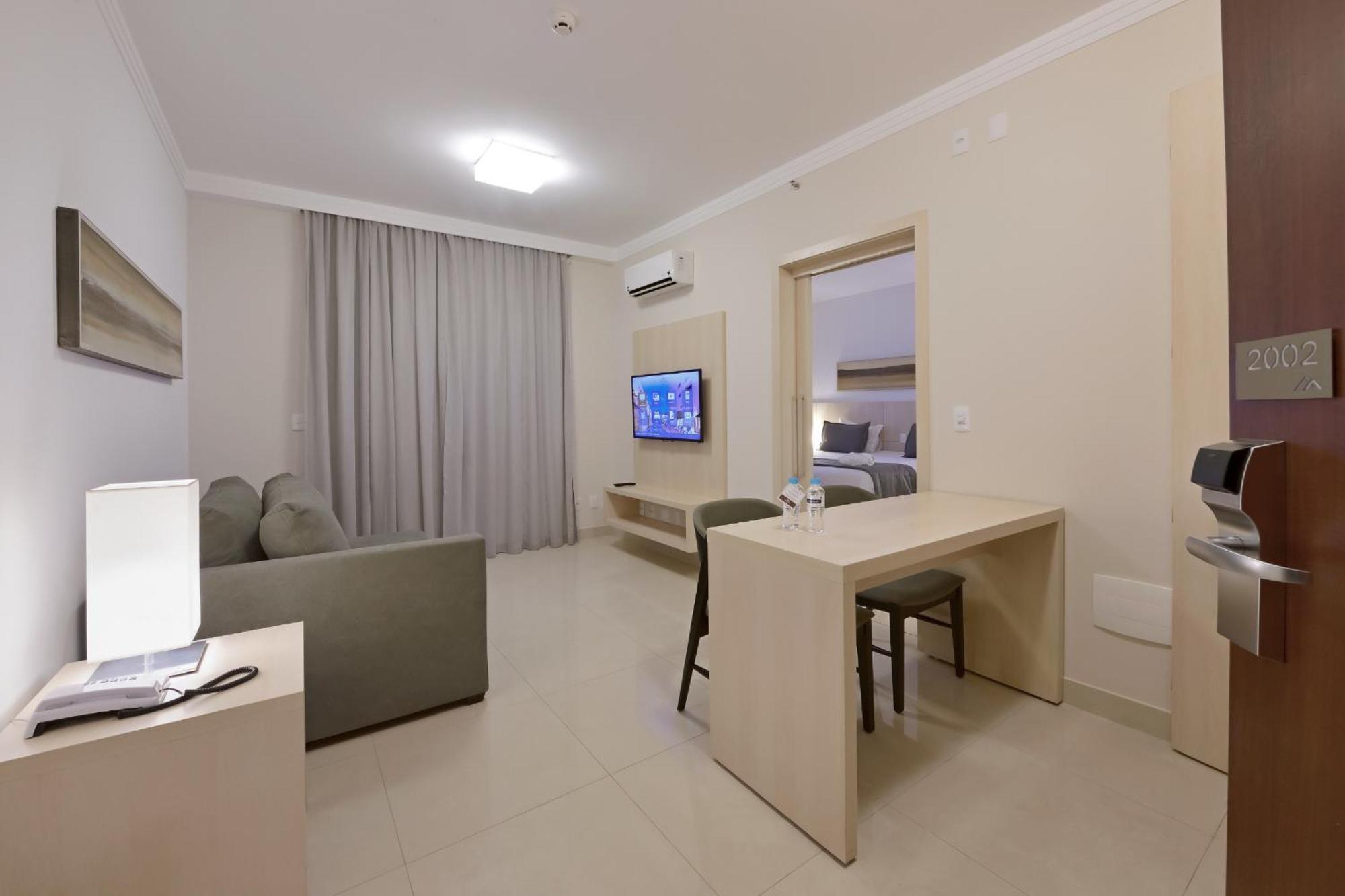 Hotel Mont Blanc Premium Ribeirão Preto Habitación foto A typical one-bedroom apartment