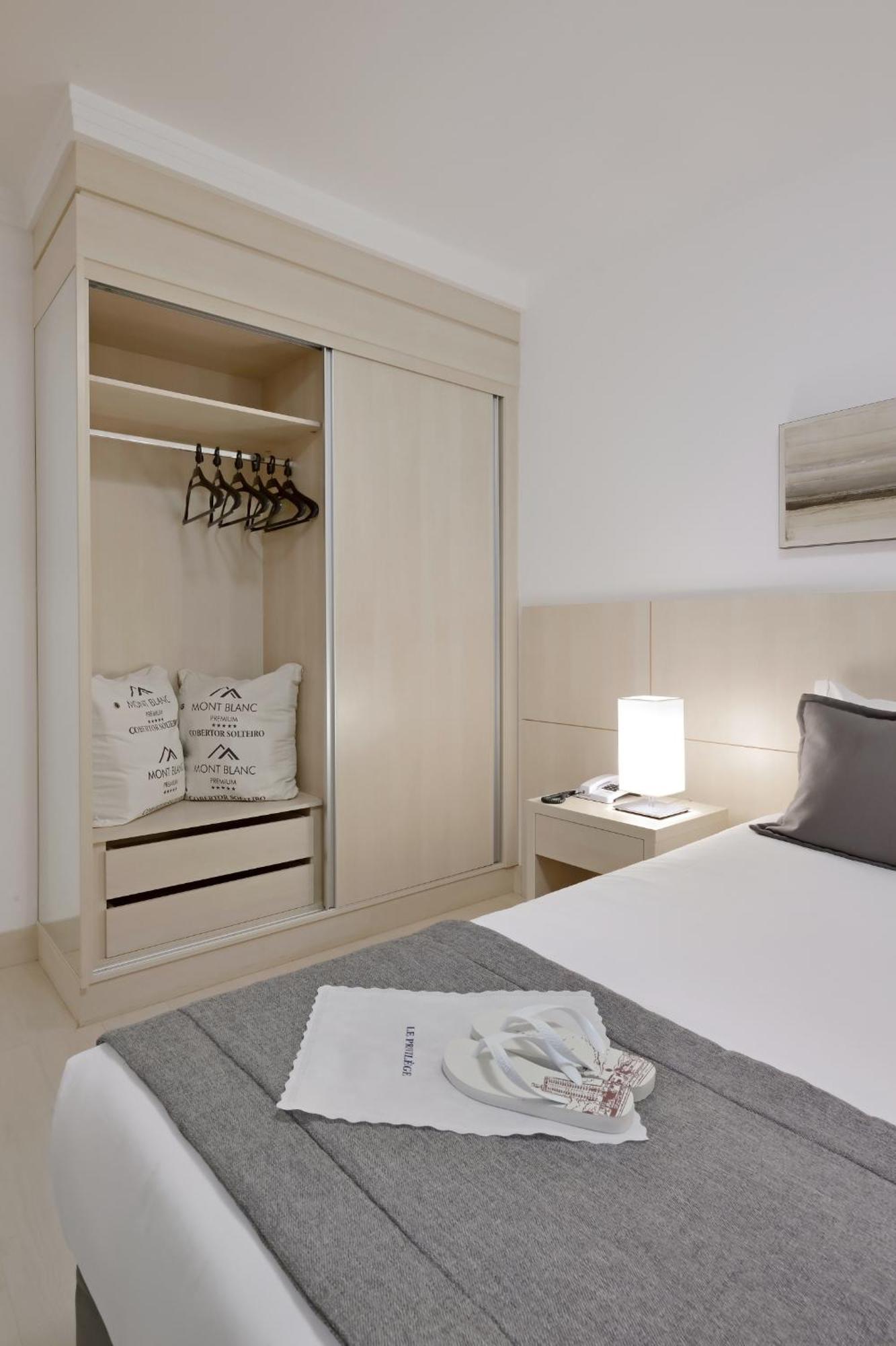 Hotel Mont Blanc Premium Ribeirão Preto Habitación foto Sliding wardrobe