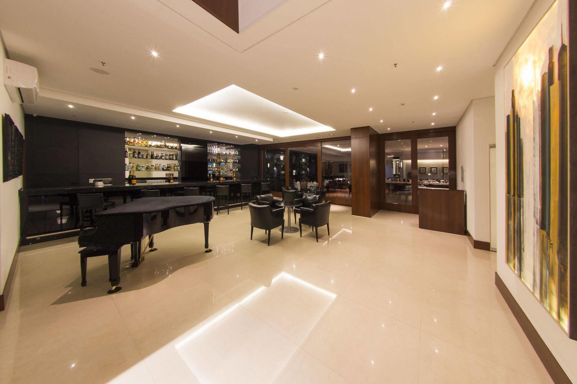 Hotel Mont Blanc Premium Ribeirão Preto Exterior foto The interior of the club